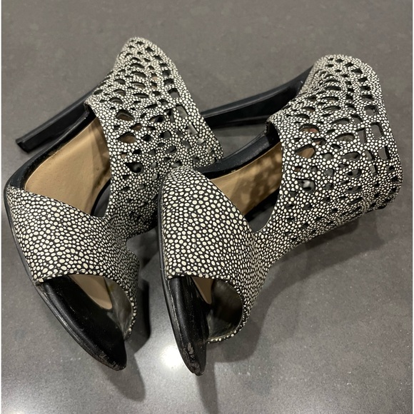 PEBBLE PRINT SLIDE IN HIGH HEELS by JustFab. They measure at Size 9, 10” inside. - Picture 1 of 7